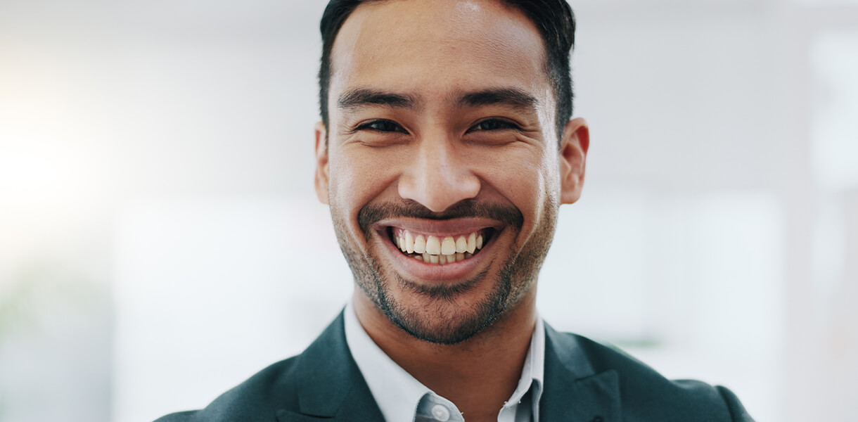 hdr_Services_Cos_Smile Man smiling with smile makeovers in Independence MO